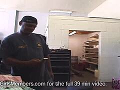 嘿佛州农场18岁辣妹户外裸闪