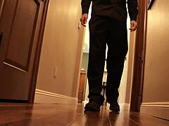 他深舔湿逼然后爆射漂亮脸蛋