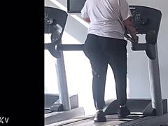 That big booty shakes hard on treadmill