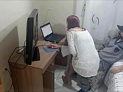 Safada housewife takes perverted maintenance man's load on ass