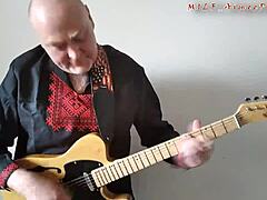 Aimee Spreads Legs Wide for Mommy Milf Toy Play